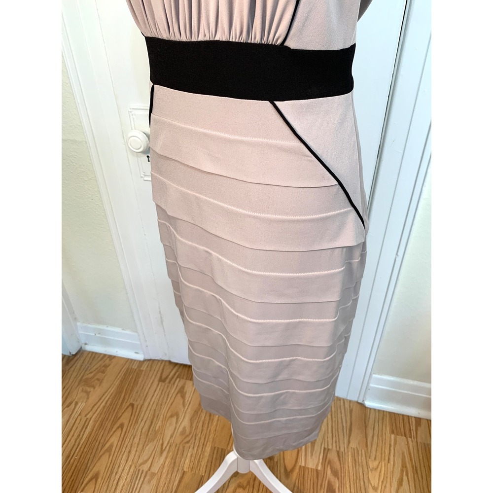 Jax Strappy Cutout Blush and Black Banded Hourglass Cocktail Dress / Size 12 - Picture 12 of 14